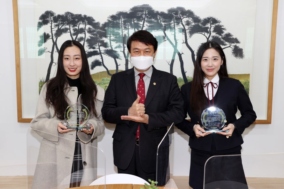 Yoon Seoryeong at the Chungbuk Office of Education Public Relations Ambassador appointment ceremony